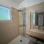 Mini-villa Avec Vue Et Piscine *