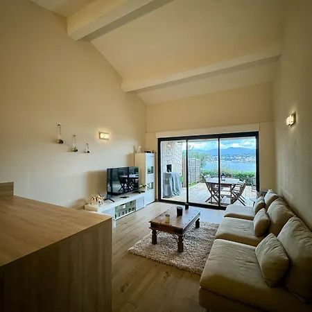 Nyaraló Mini-villa Avec Vue Et Piscine