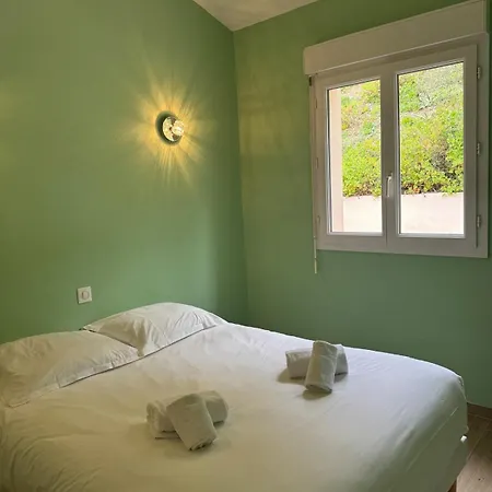 Mini-villa Avec Vue Et Piscine Holiday home *