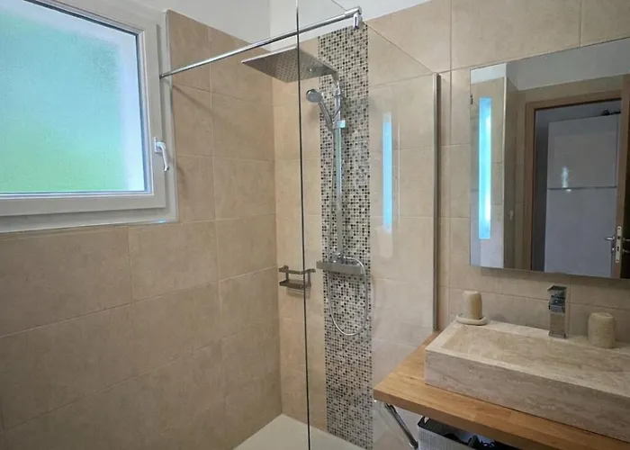 Mini-villa Avec Vue Et Piscine *